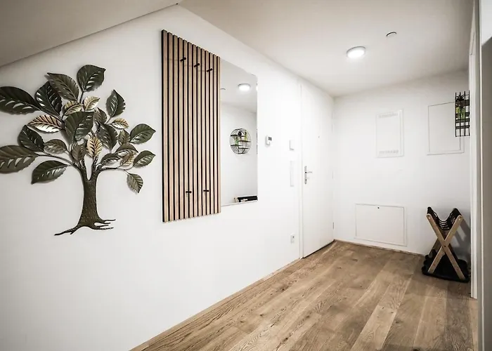 2-room With Terrace Near International Centre Viyana